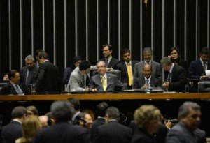 Eduardo Cunha, o presidente da Câmara, durante a votação da terceirização: ele impôs outra derrota ao governo