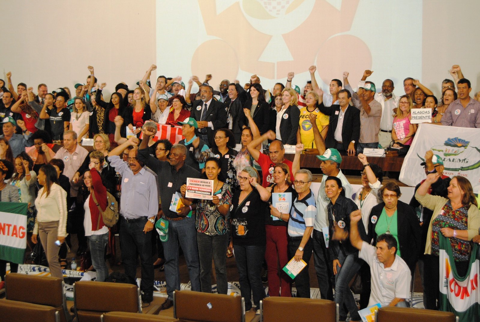 Fenasps participa de lançamento da Frente em defesa da Previdência, no Senado, e marcha dos servidores do MPS e do INSS em Brasília. Veja como foi